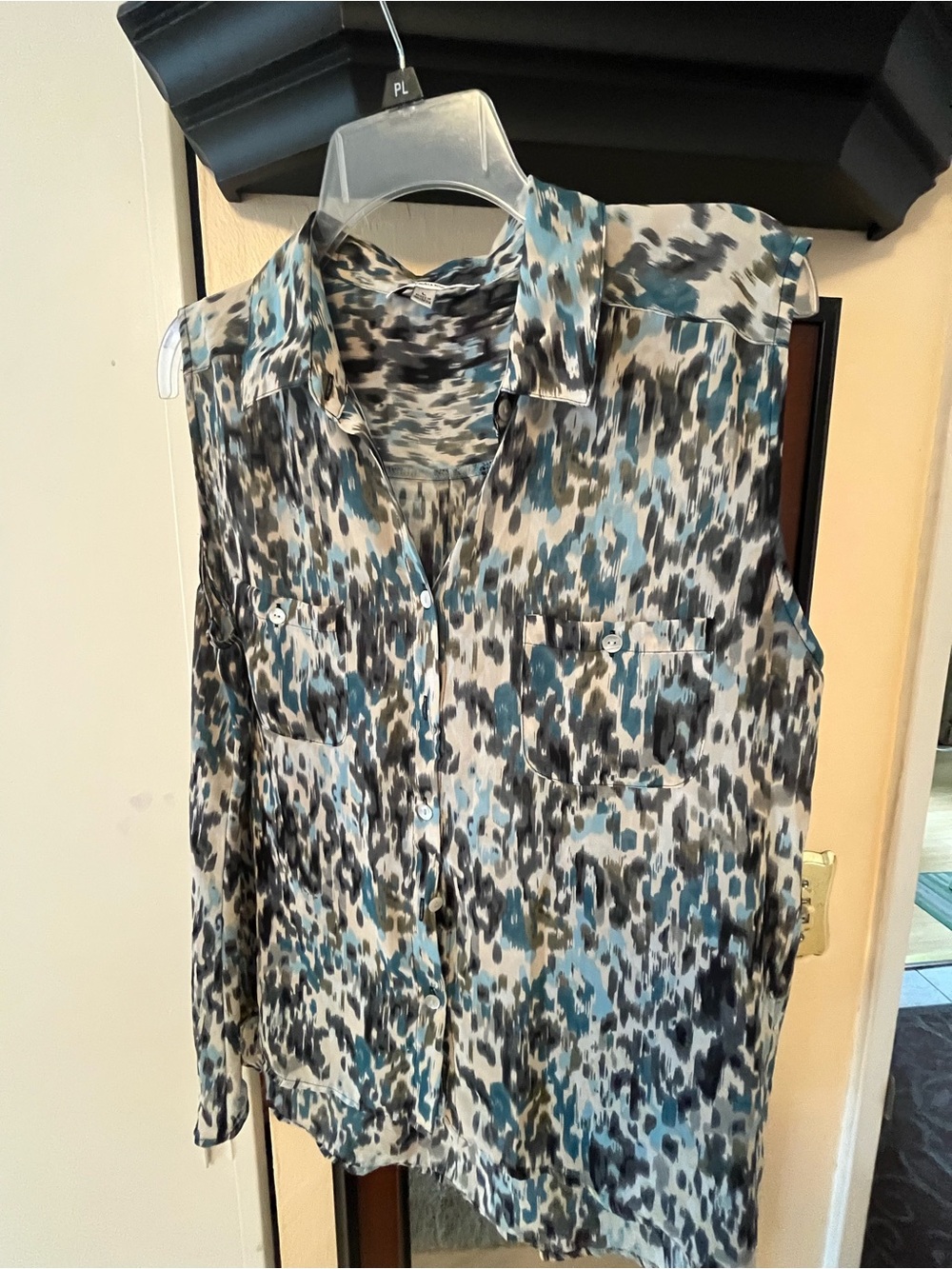 Sleeveless Button-Front Blouse in Teal & Black